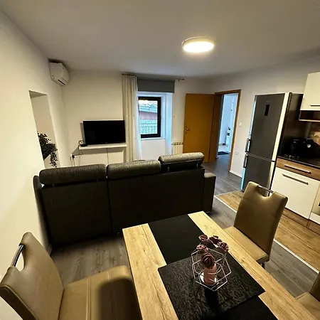 Apartma Bela Διαμέρισμα Spodnje Skofije